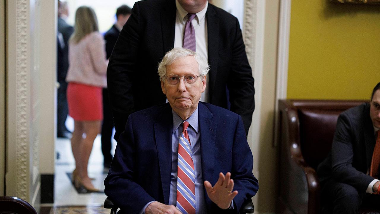 photo of Mitch McConnell was in a wheelchair when he returned to the Senta on September 14.