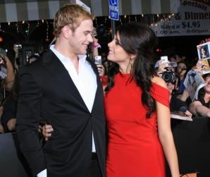 2010__05__Kellan_Lutz_Ashley_Greene_May19newsne 298×300.jpg