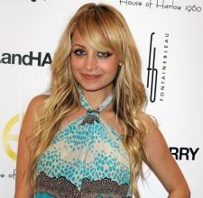 2009__12__nicolerichie 225&#215;220.jpg