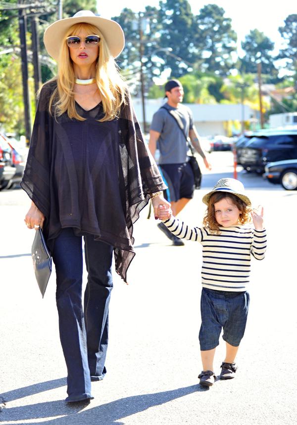 Pregnant Rachel Zoe &#038; Family At The Brentwood Country Mart