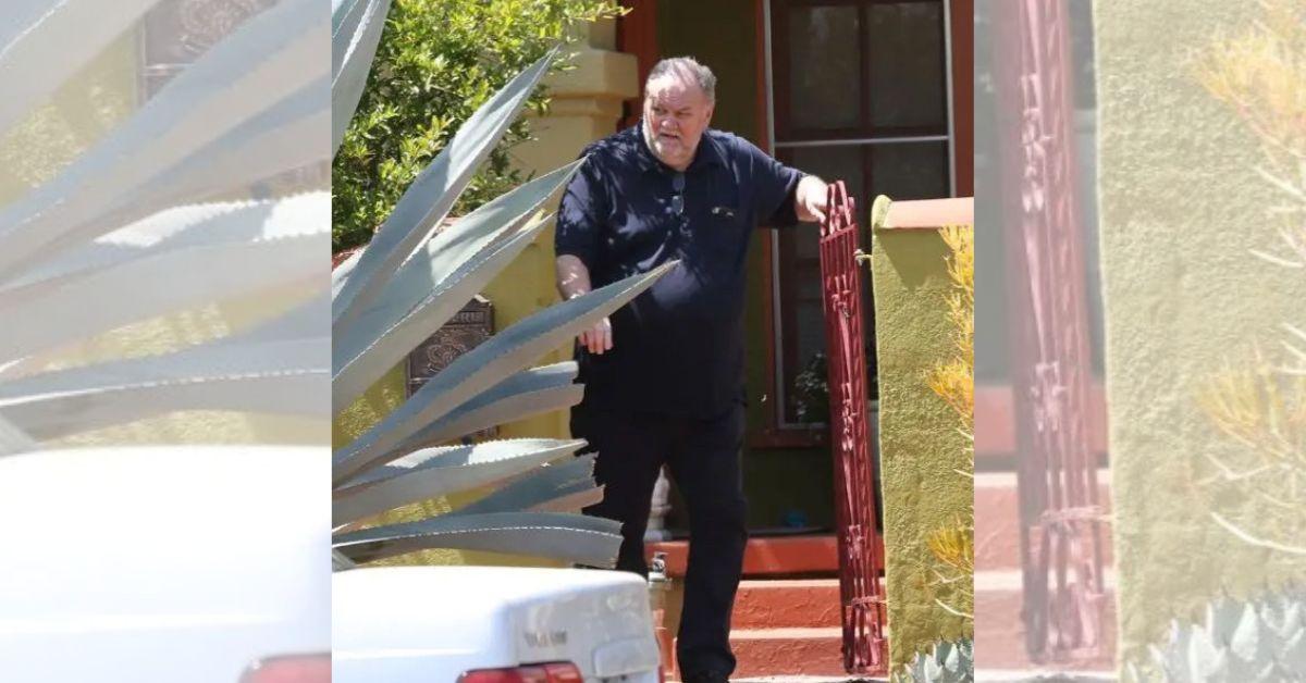 photo of Thomas Markle Sr. is currently trapped on the 19th floor of his apartment building