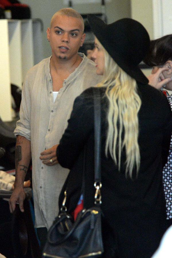 Ashlee simpson evan ross baby shopping 03