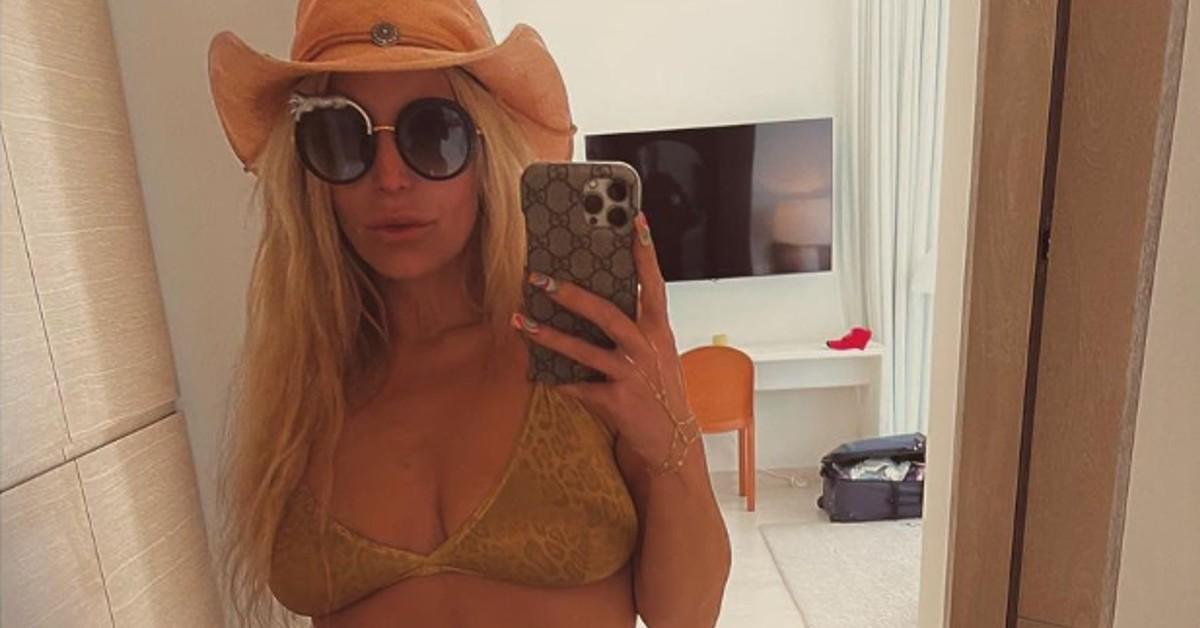 Jessica Simpson shows off major weight loss in new mirror selfie