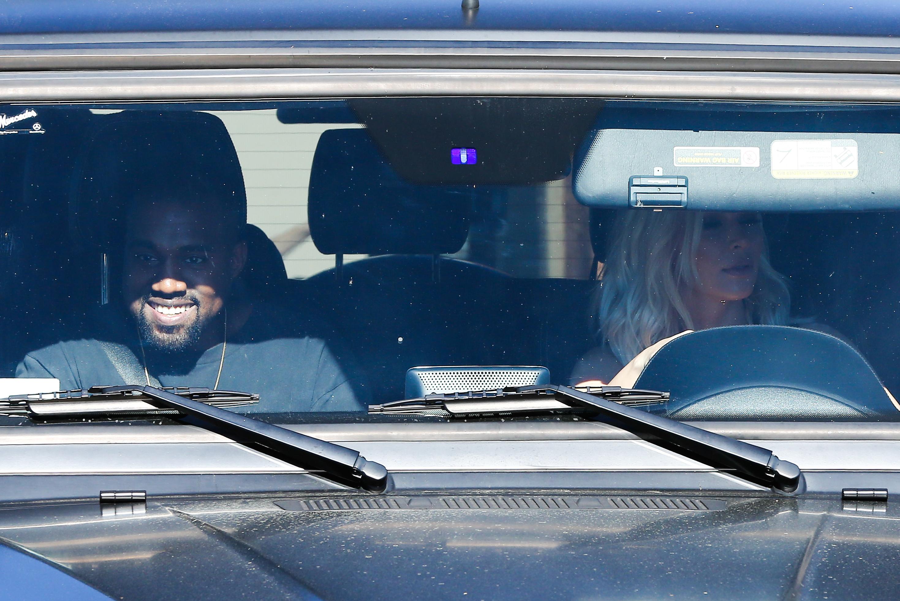 Kanye West and Kim Kardashian stop by Taco Bell