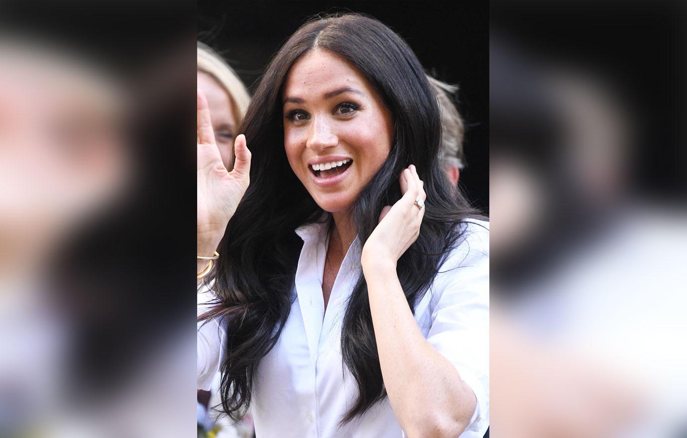 Meghan Markle Waving And Smiling