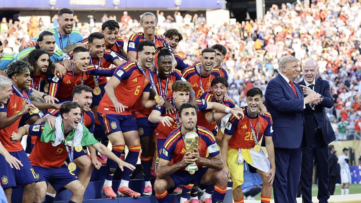 Image of A hot mic comment fueled viral reactions during the trophy ceremony.