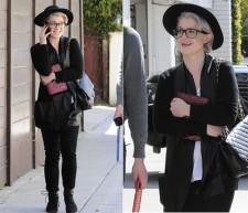 2010__03__Kelly_Osbourne_March4_main 225×193.jpg