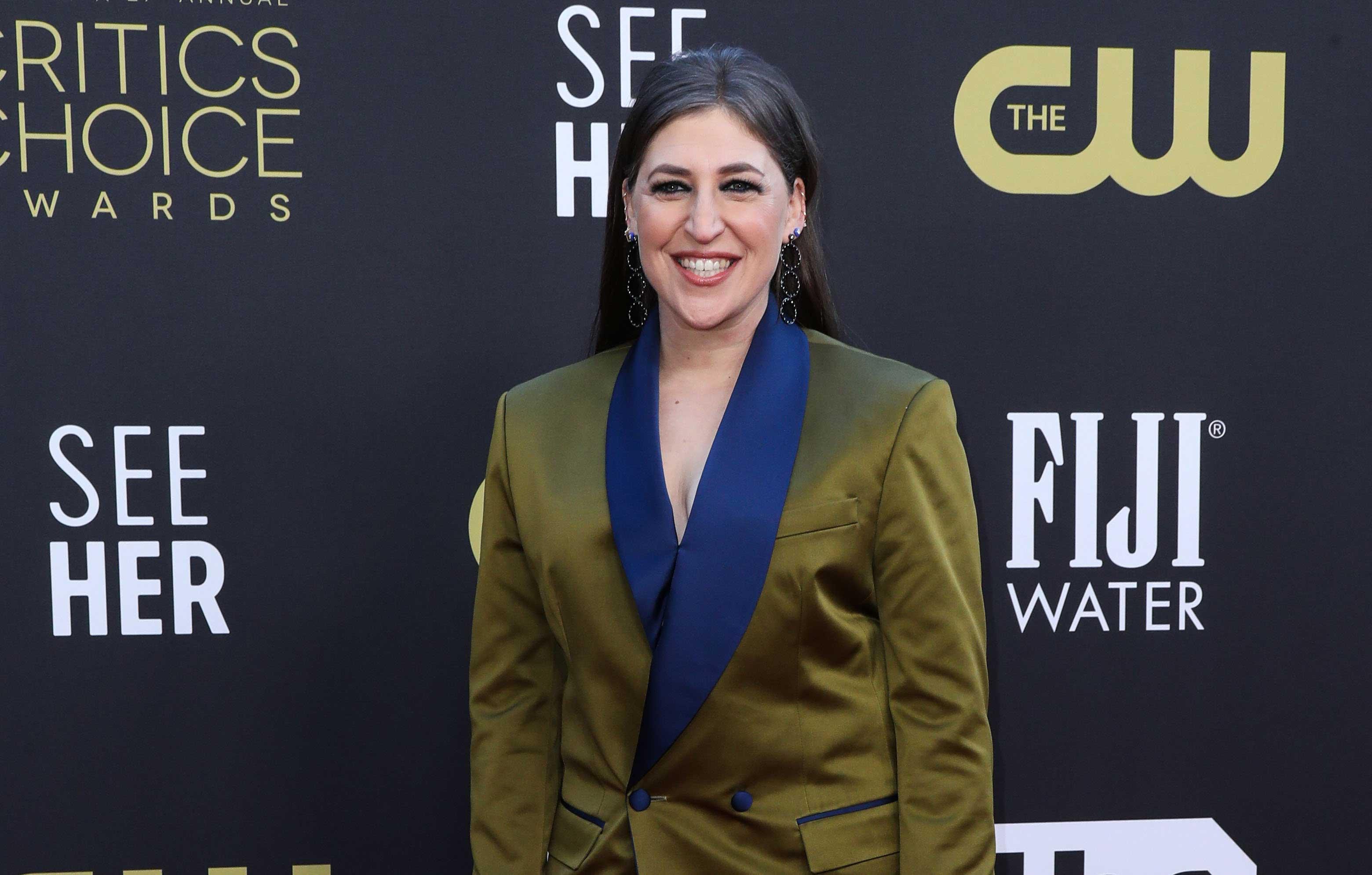 mayim bialik gunning full time jeopardy hosting gig fan favorite ken jennings