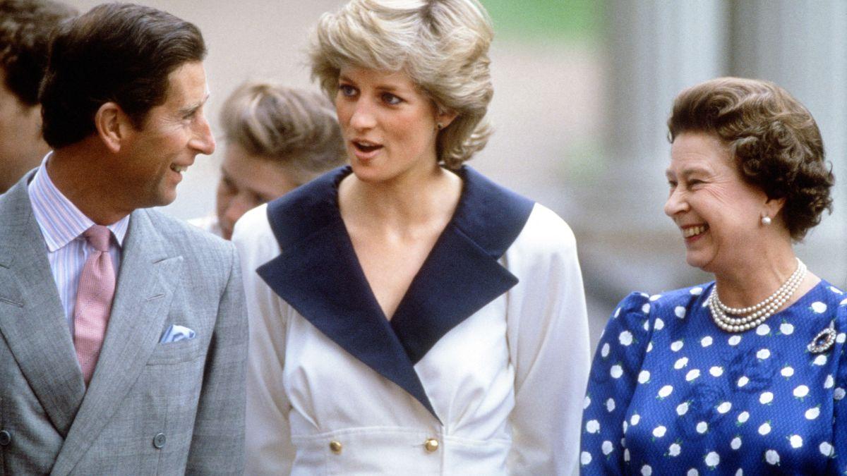 Image of Princess Diana's second ring is said to have cost around $15,200 in 1997.