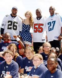 2010__09__Taylor_Swift_Sept9newsnea 200×300.jpg