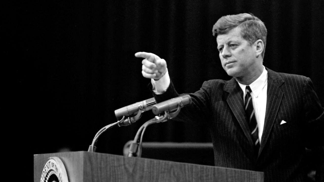 image of JFK allegedly had the Secret Service deliver the photographs to a Washington, D.C., frame shop.