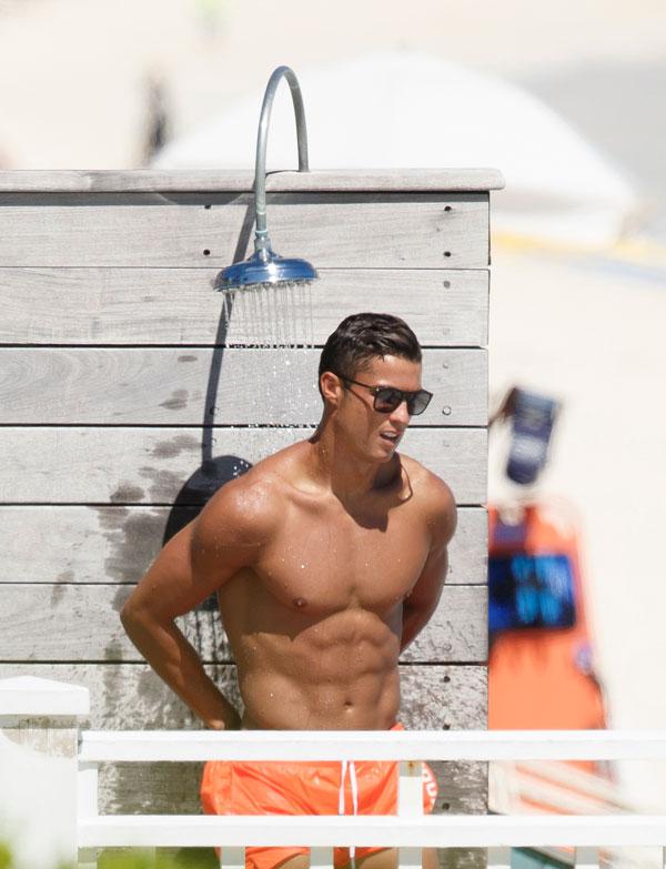 cristiano ronaldo beach