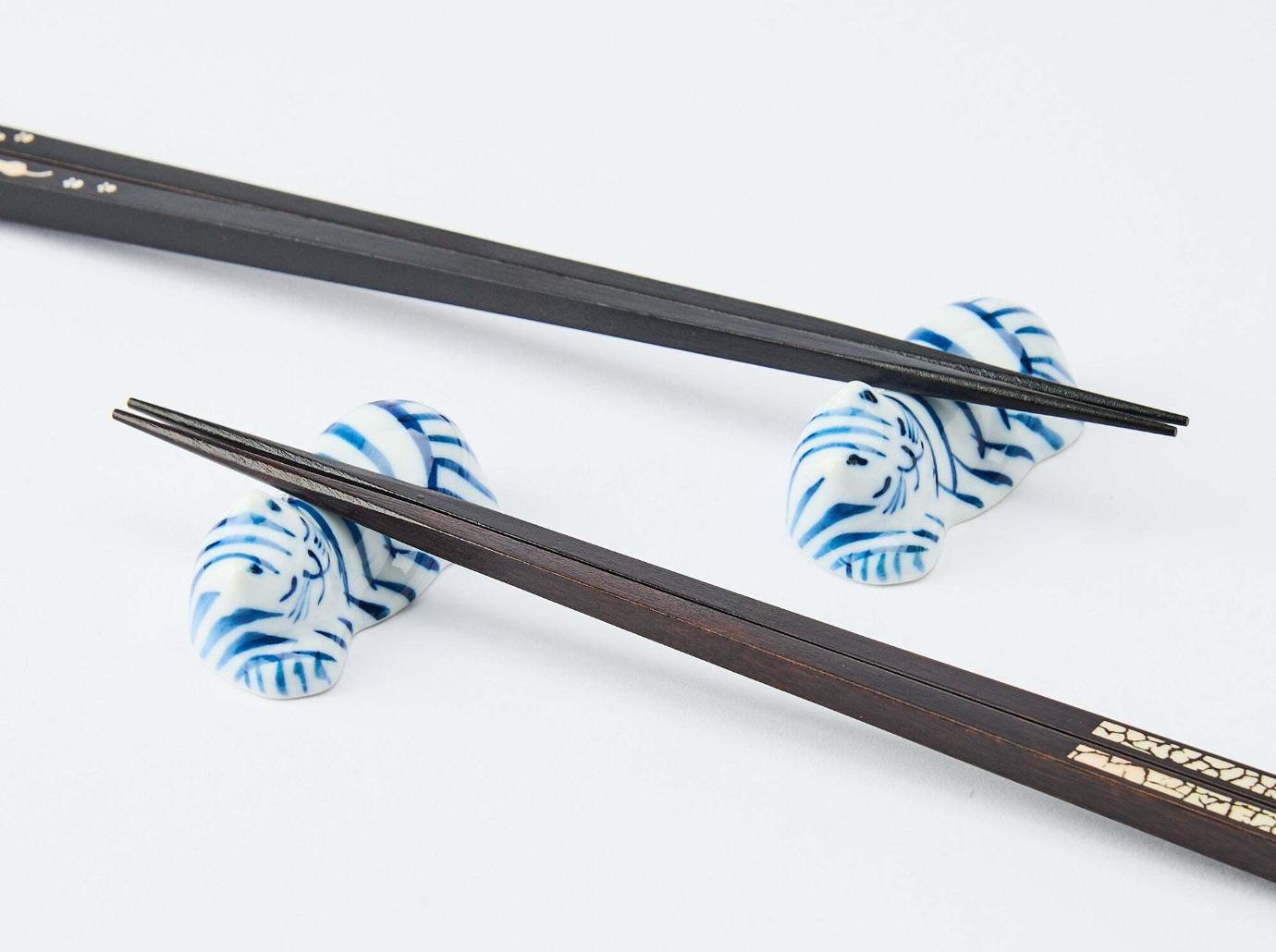 chopstick cat rest gift