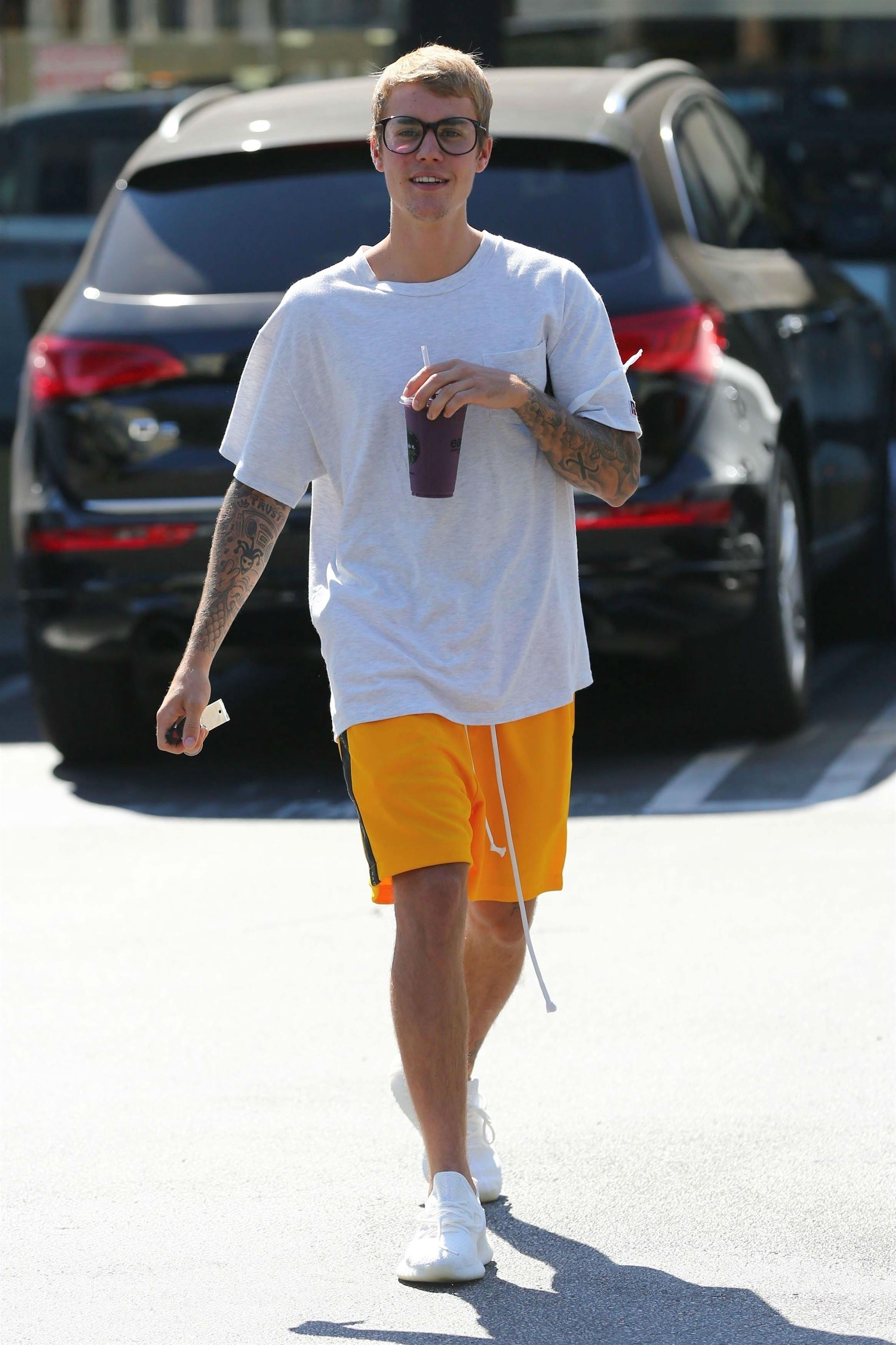 Justin Bieber Steps Out After Leaked Nude Photos By Selena Gomez Photos3