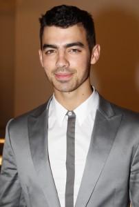 2011__06__Joe_Jonas_June30newsnea 202&#215;300.jpg