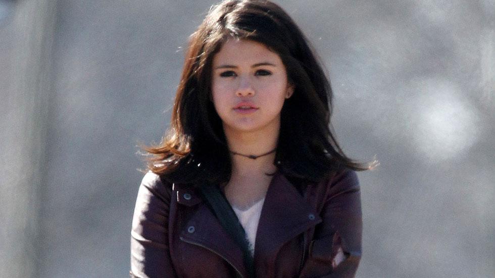 Selena gomez going bact to rehab