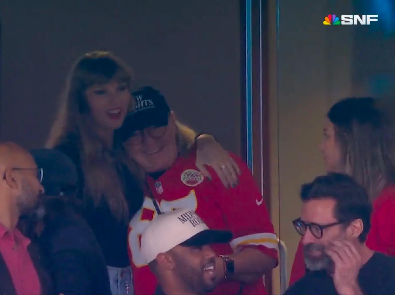 taylor swift donna kelce chiefs game question