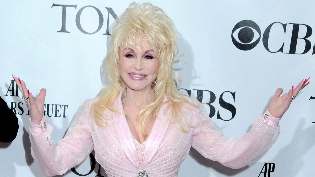 'I Will Love You Forever': Sally Field Welcomes Reba McEntire on Stage in Emotional Tribute for 'Steel Magnolias' Costar Dolly Parton at 2026 Emmys