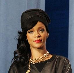 Rihanna nov 25 001.jpg