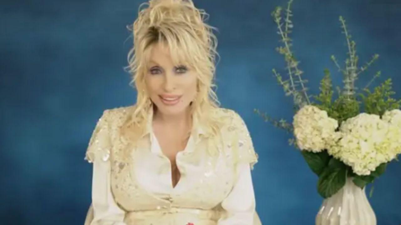 Image of Dolly Parton appeared virtually at the ACM Honors.
