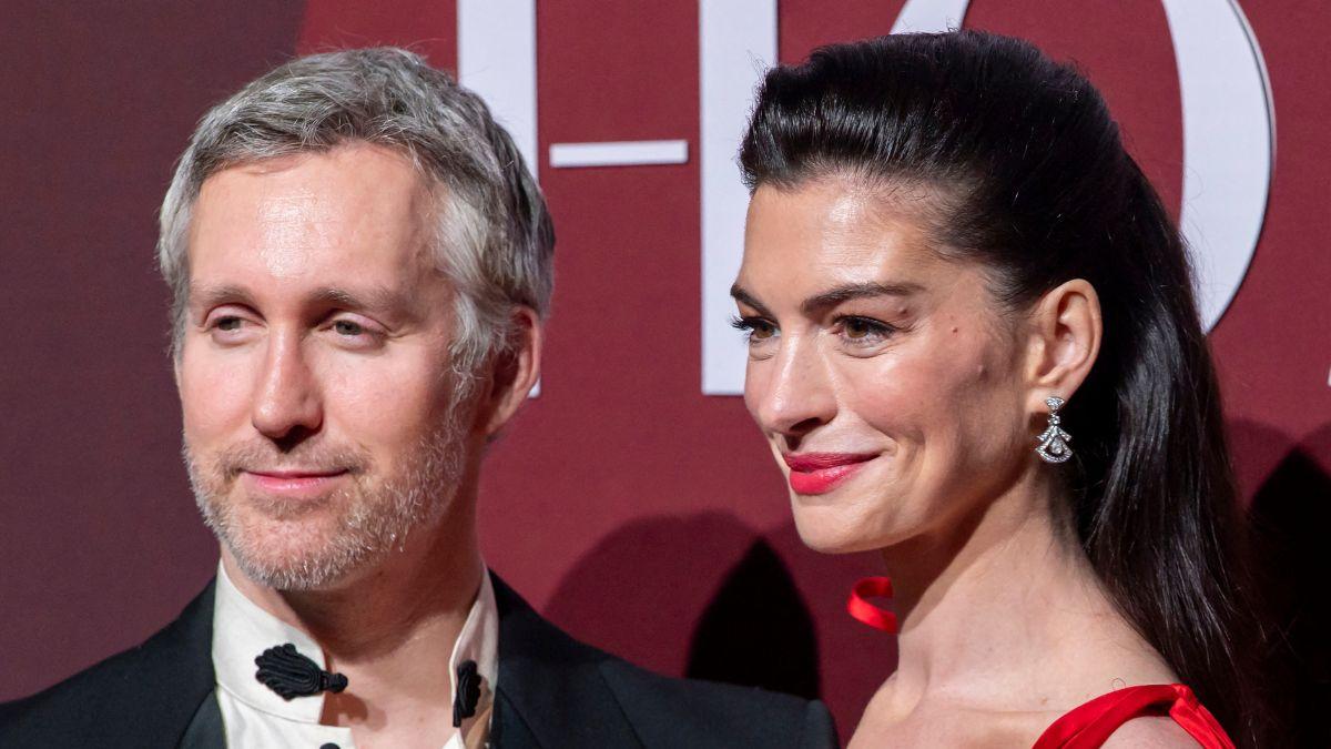 anne hathaway family life husband children