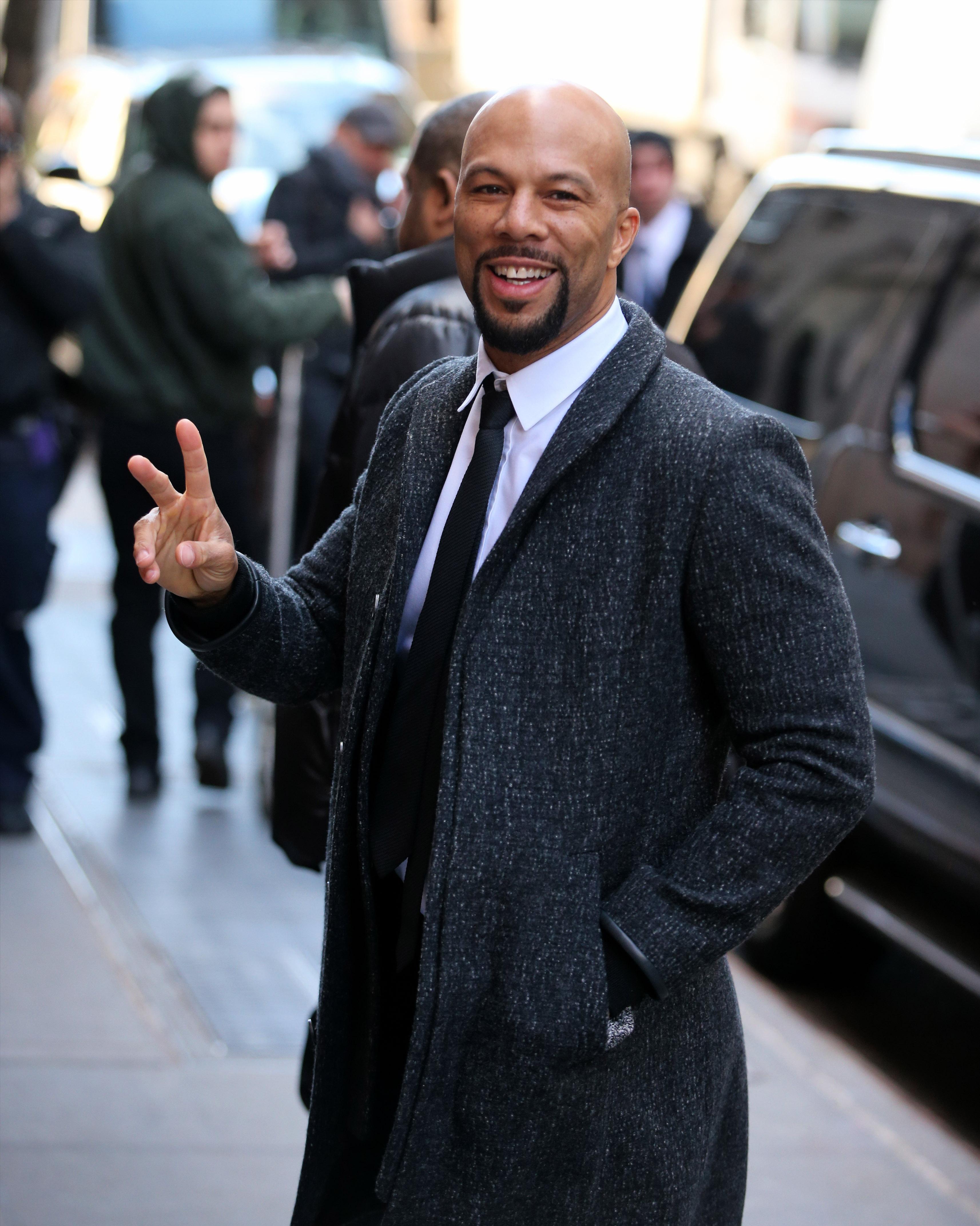 Actor Common flashes the peace sign as he arrives at &#8216;The View&#8217;