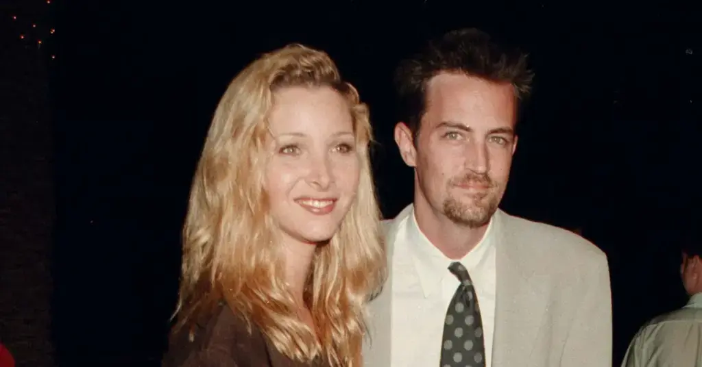 lisa kudrow memories matthew perry rewatching friends celebrating