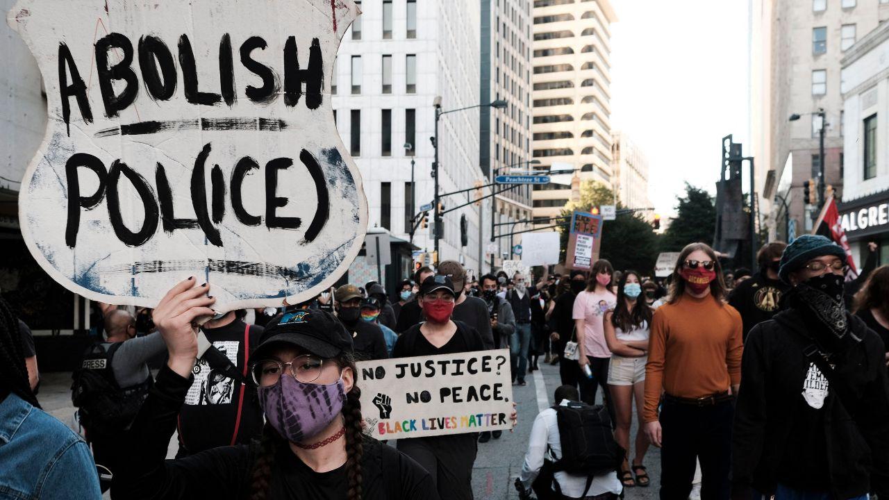 Photo of Protestors threw molotovs at the facility in 2020. 