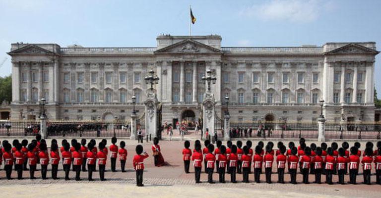 visit buckingham palace december