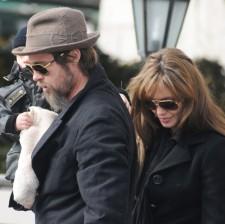 2010__04__Brad_Pitt_Angelina_Jolie_April5newsne 225×224.jpg