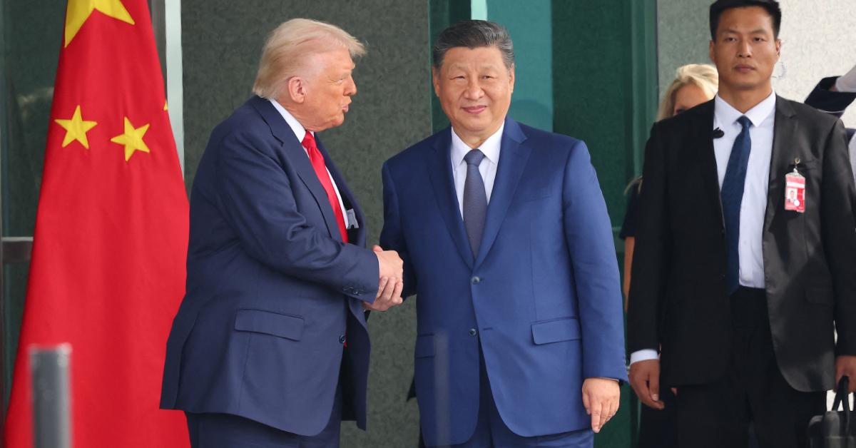 Image of Xi Jinping praised Donald Trump's peace efforts during their meeting.