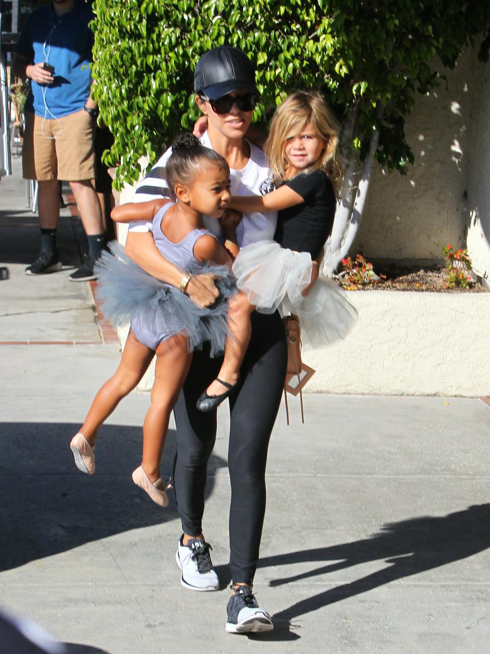 INF &#8211; Kourtney Kardashian Takes Penelope &amp; North To Ballet Class In LA