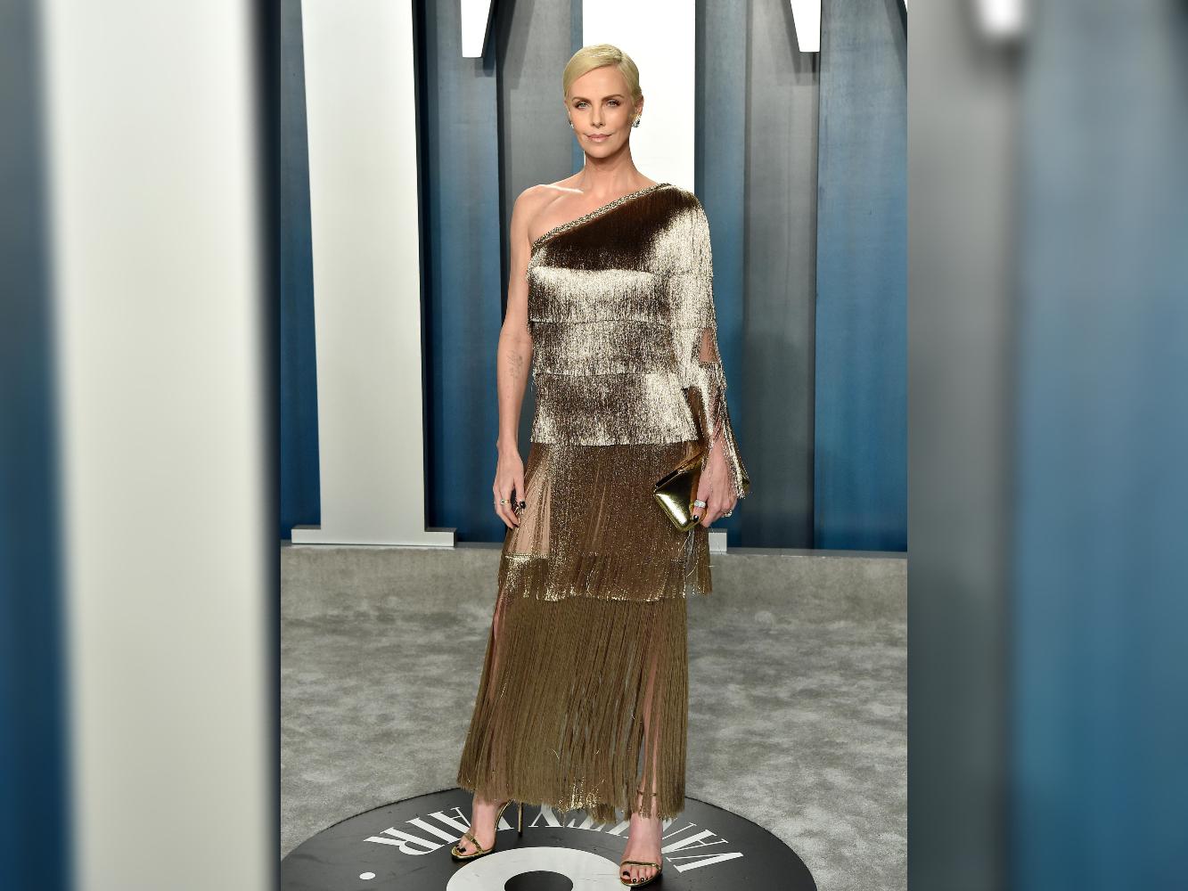 red-carpet-looks-metallic-charlize-theron