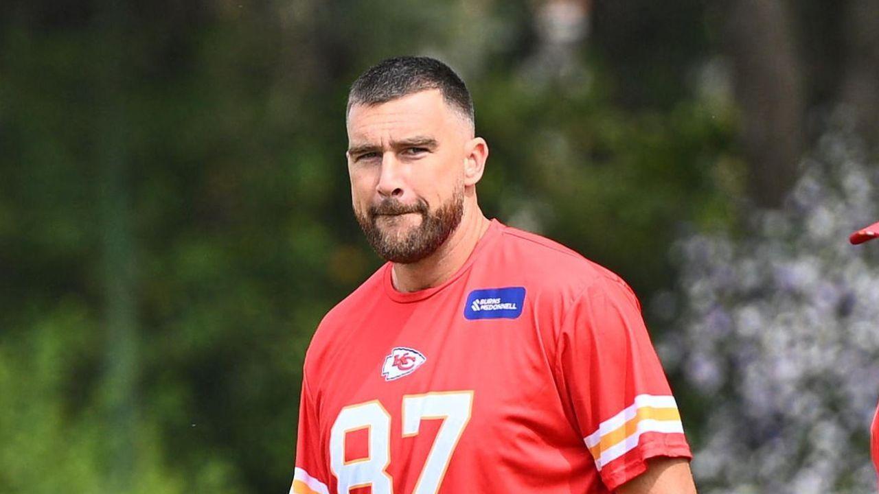 image of Andy Reid praised Travis Kelce's work ethic, saying the veteran remains focused and brings contagious energy to the team.