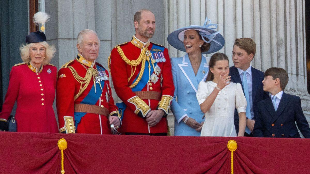 image of royal family