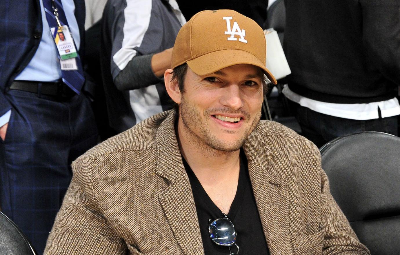 Ashton Kutcher attended a basketball game between the Los Angeles Lakers and the Philadelphia 76ers at Staples Center on January 29, 2019 in Los Angeles, California