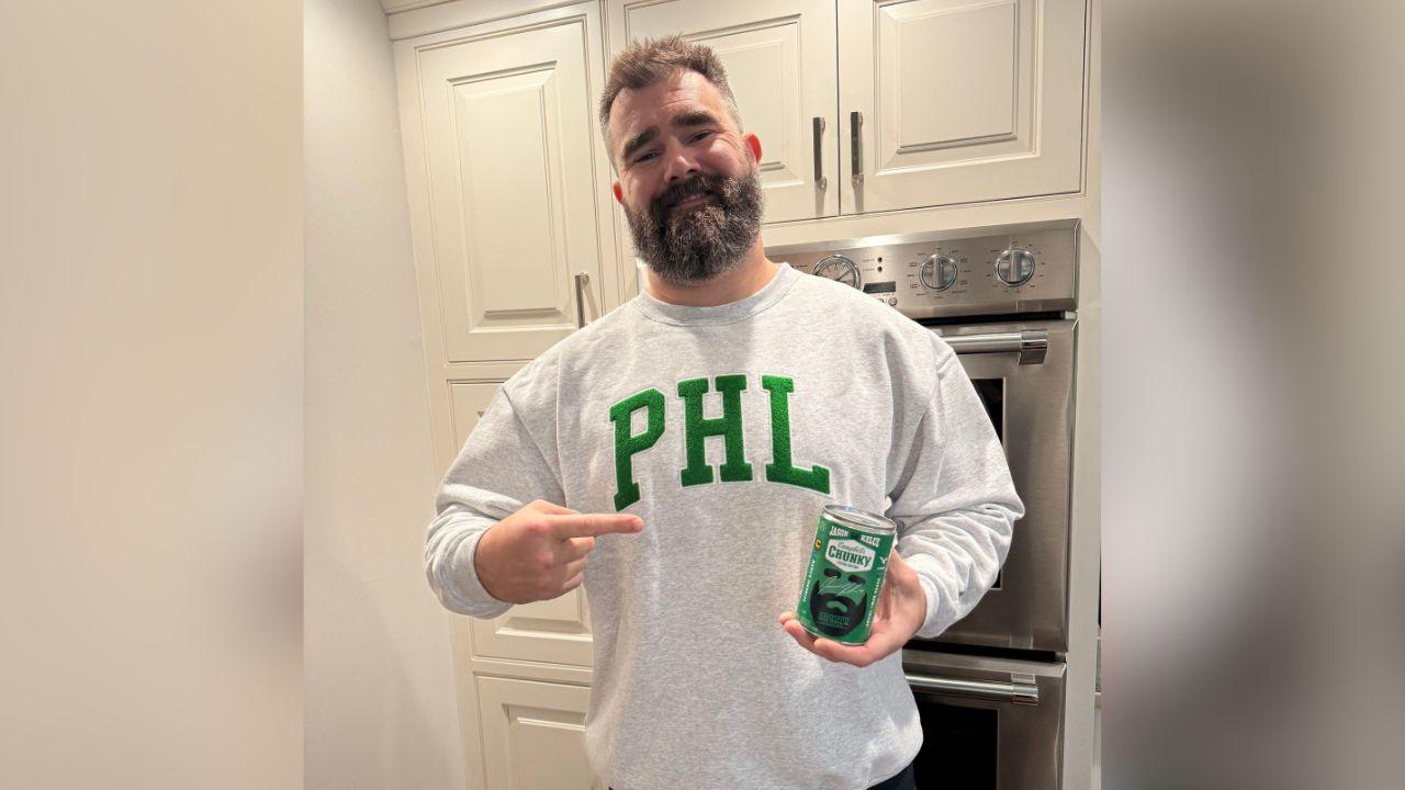 image of Jason Kelce’s broadcast partner Kurt Warner pushed back on his comments, telling him he had ‘never been fat’ and was simply ‘husky.’