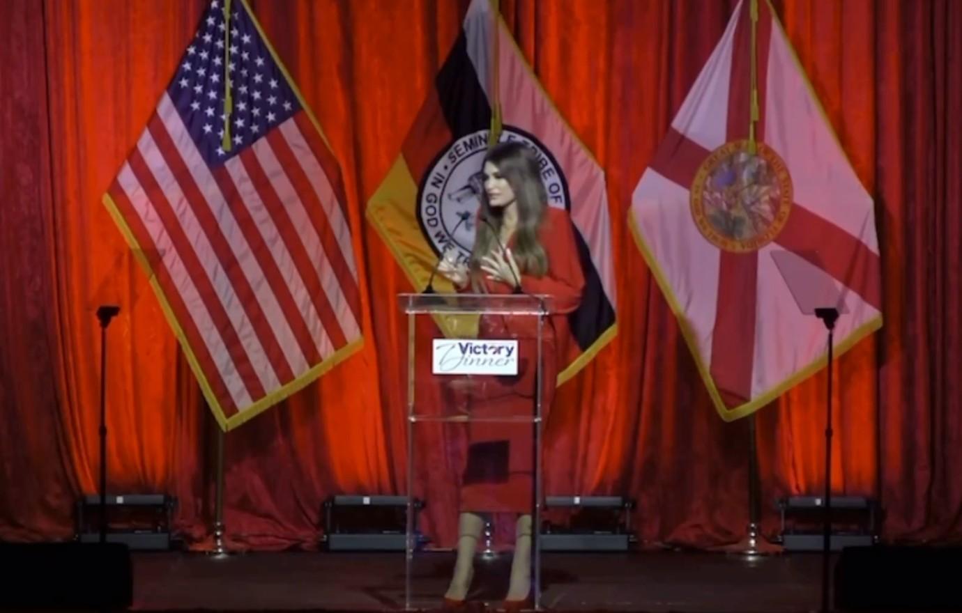 embarrassing kimberly guilfoyle mocked beg clap awful speech florida