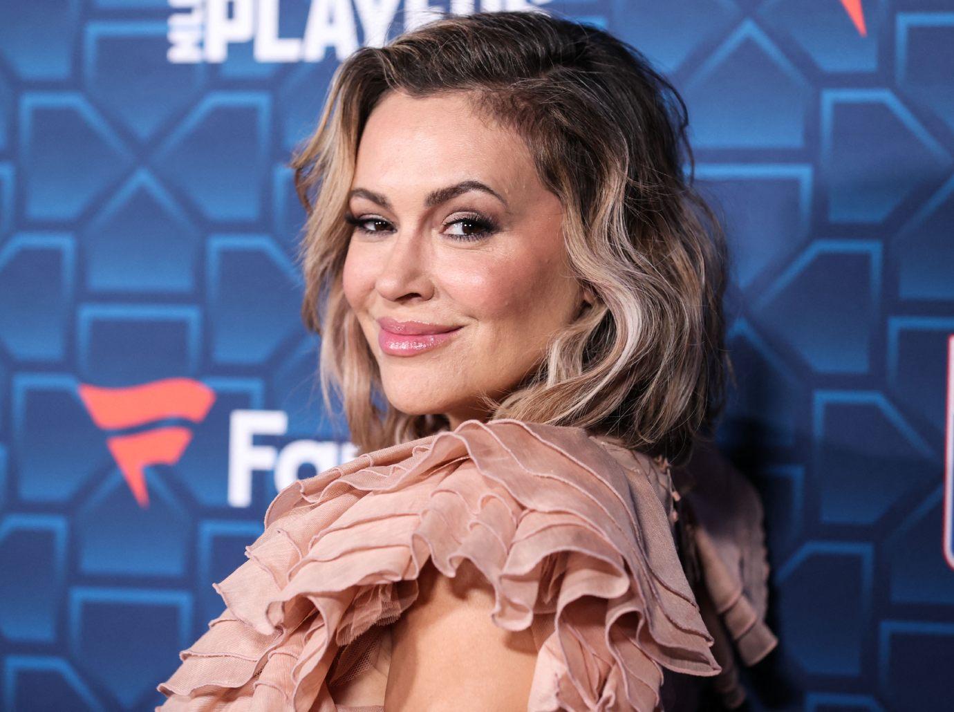 Alyssa Milano Slammed For Bringing Son To Super Bowl After Gofundme 0280