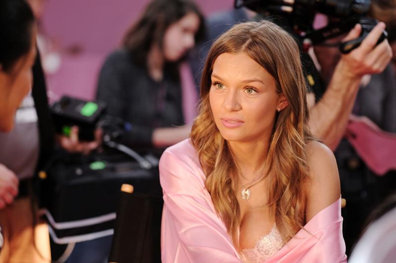 2016 Victoria&#8217;s Secret Fashion Show in Paris &#8211; Hair &amp; Makeup