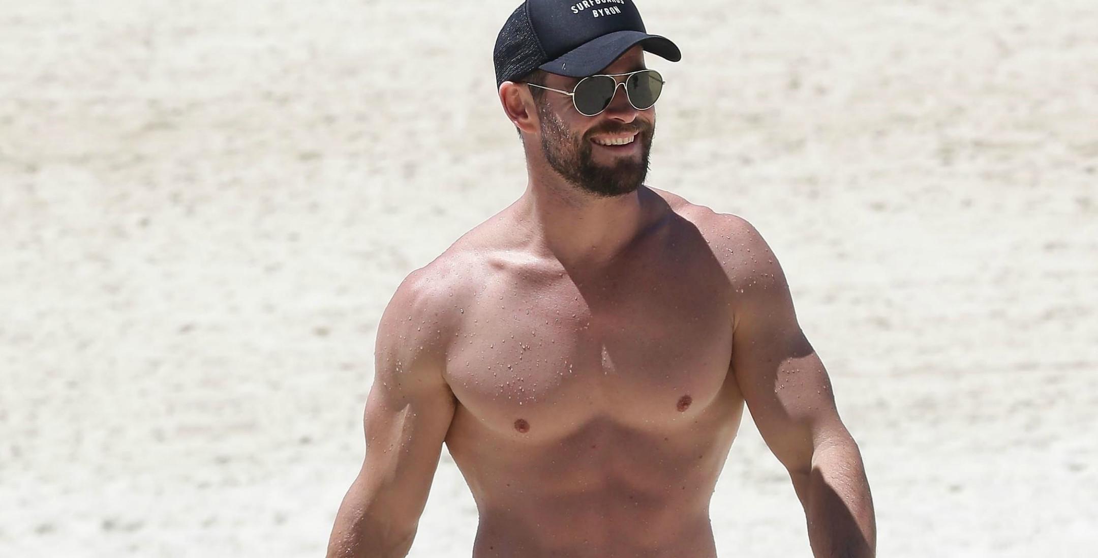 Chris Hemsworth Went Shirtless On The Beach Australia Photos