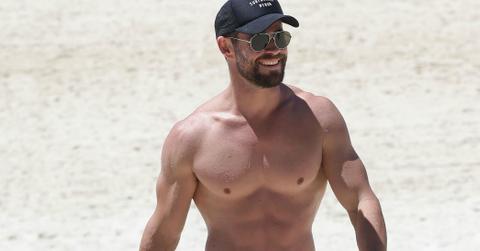 Chris hemsworth shirtless beach photos abs h