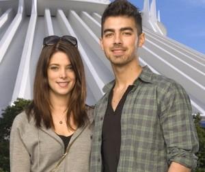 2011__03__Joe_Jonas_March17 300×255.jpg