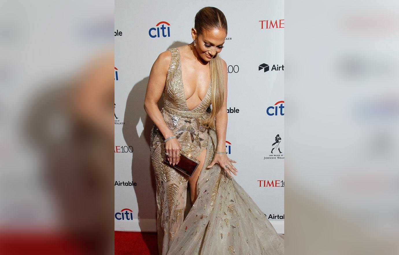 Jennifer Lopez suffers wardrobe malfunction on 'Ellen' - 9Style