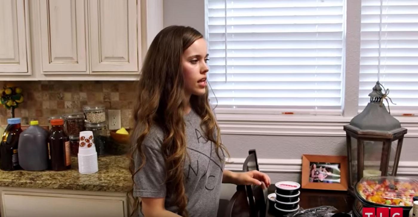 Fans troll jessa duggar hosting skills 01