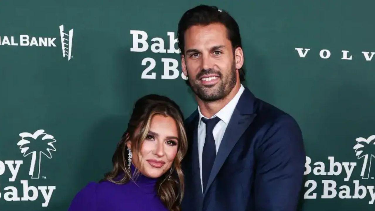 Photo of Eric Decker and Jessie James Decker share four children.