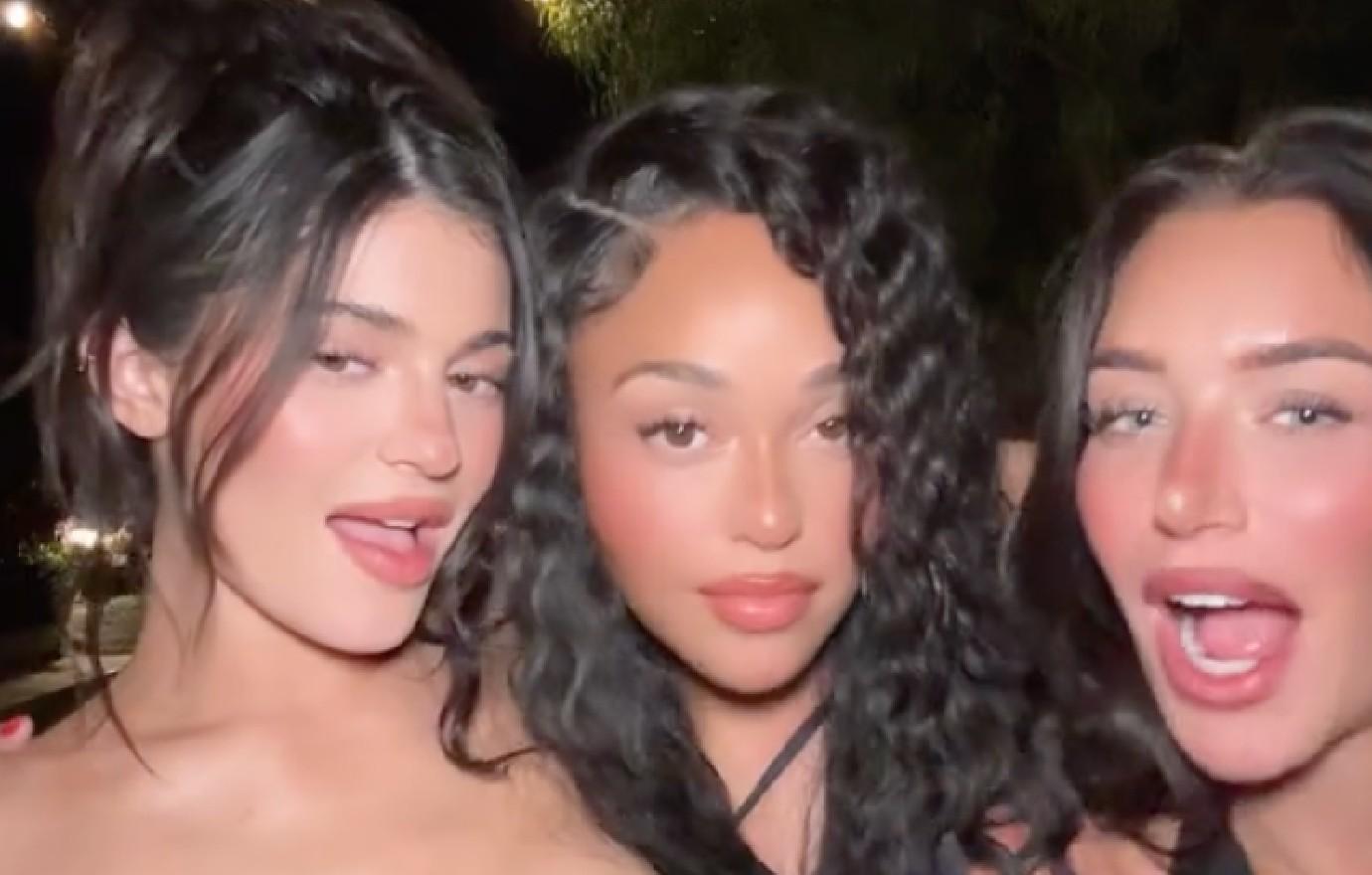 kylie jenner jordyn woods fans gush hanging out feud watch