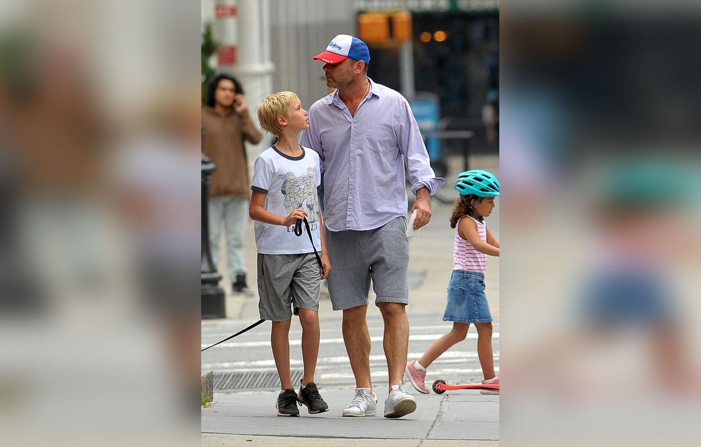 Liev Schreiber, Girlfriend Taylor Neisen & kids