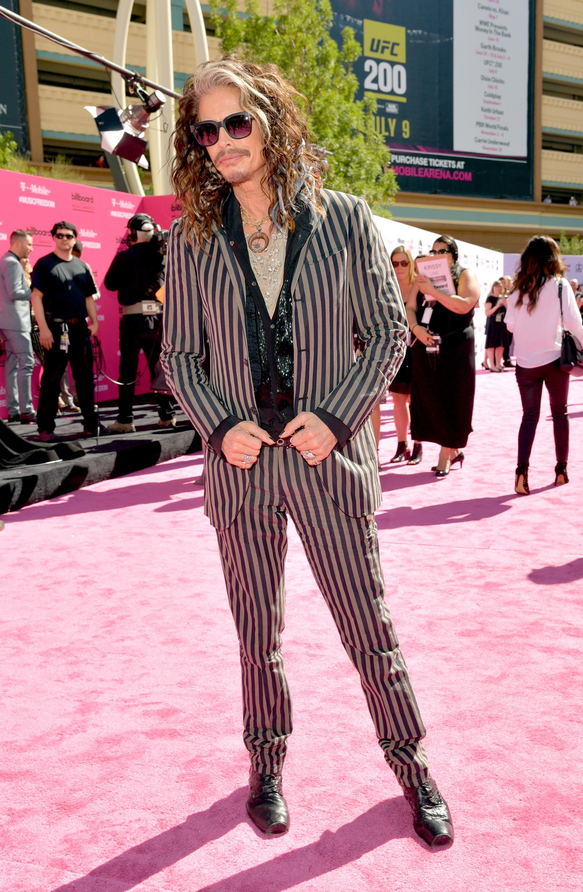 Billboard music awards 2016 red carpet photos