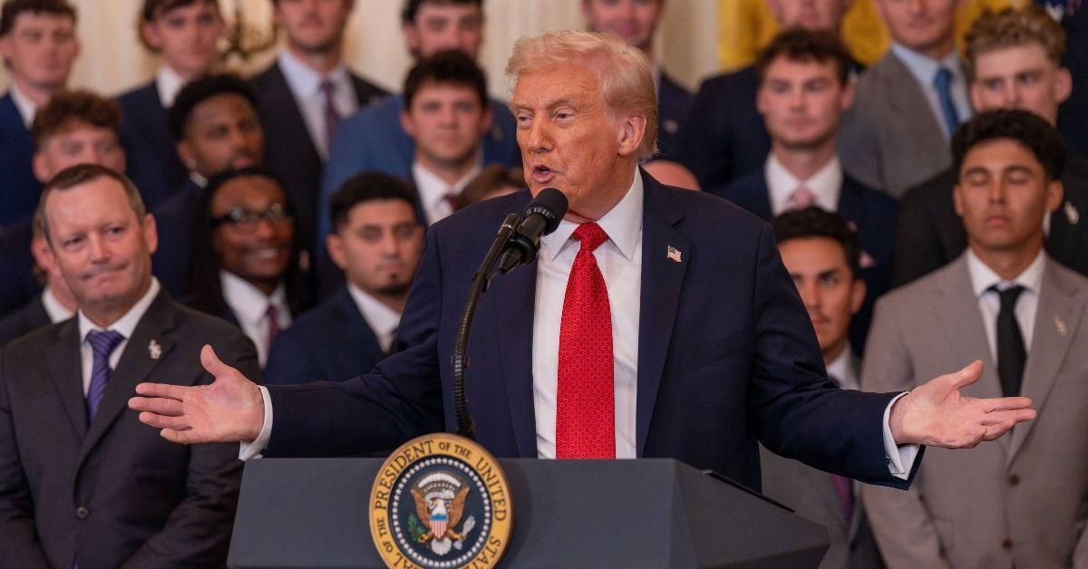 Photo of Jeff Daniels criticized Donald Trump for acting unpresidential.
